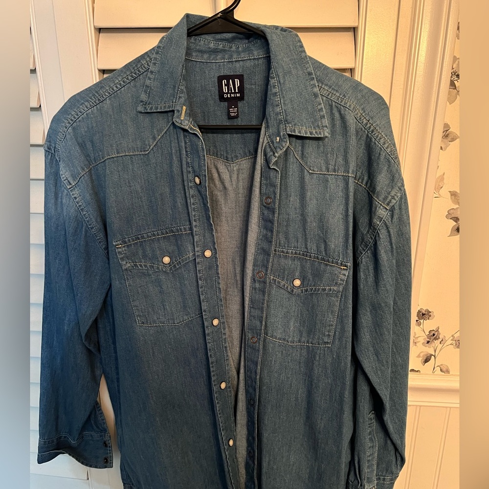 Gap Denim Button Down Size Small